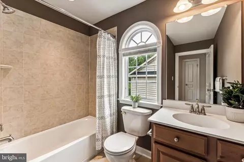 Bath - 1745 Chiswick Ct, Silver Spring, MD 20904 photo 4 of 5