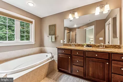 Bath - 1745 Chiswick Ct, Silver Spring, MD 20904 photo 2 of 5