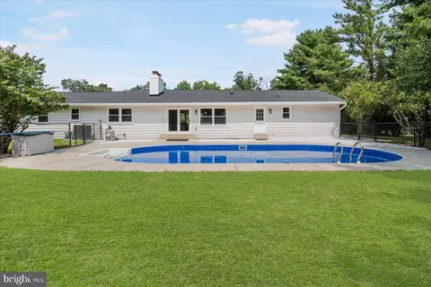 Exterior - 10104 Clearspring Rd, Damascus, MD 20872 photo 10 of 16