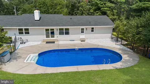 Exterior - 10104 Clearspring Rd, Damascus, MD 20872 photo 9 of 16