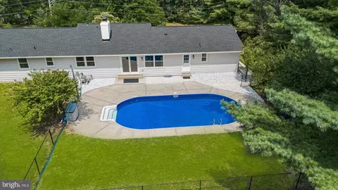 Exterior - 10104 Clearspring Rd, Damascus, MD 20872 photo 5 of 16