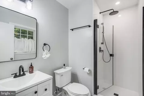 Bath - 12524 Meadowood Dr, Silver Spring, MD 20904 photo 1 of 4