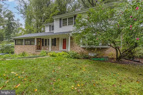 12524 Meadowood Dr, Silver Spring, MD 20904