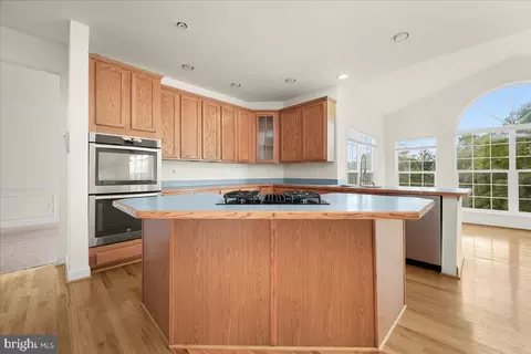 Kitchen - 18306 Bubbling Spring Ter, Boyds, MD 20841 photo 2 of 7