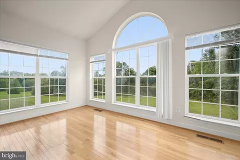 Living - 18306 Bubbling Spring Ter, Boyds, MD 20841 photo 7 of 16