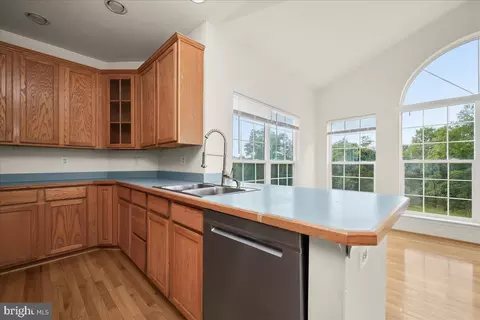 Kitchen - 18306 Bubbling Spring Ter, Boyds, MD 20841 photo 4 of 7