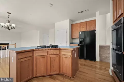Kitchen - 18306 Bubbling Spring Ter, Boyds, MD 20841 photo 5 of 7