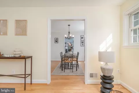 1909 August Dr, Silver Spring, MD 20902 photo 7