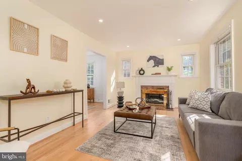 1909 August Dr, Silver Spring, MD 20902 photo 4