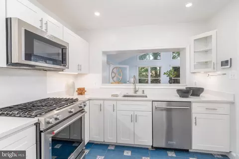 1909 August Dr, Silver Spring, MD 20902 photo 10