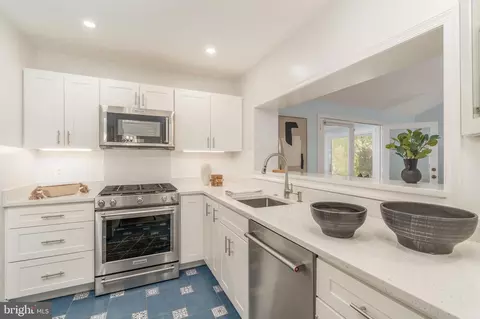 1909 August Dr, Silver Spring, MD 20902 photo 11
