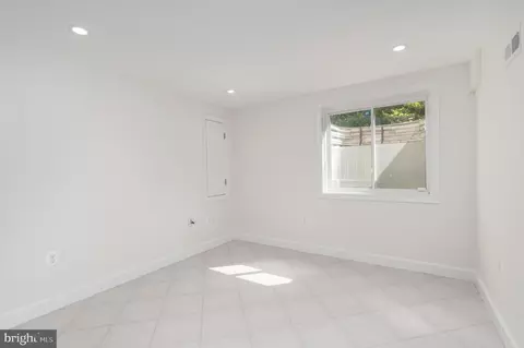 1909 August Dr, Silver Spring, MD 20902 photo 31