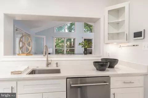 1909 August Dr, Silver Spring, MD 20902 photo 12