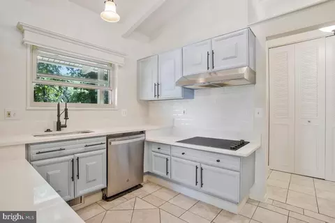 Kitchen - 3578 Gleneagles Dr #33-A, Silver Spring, MD 20906 photo 2 of 2