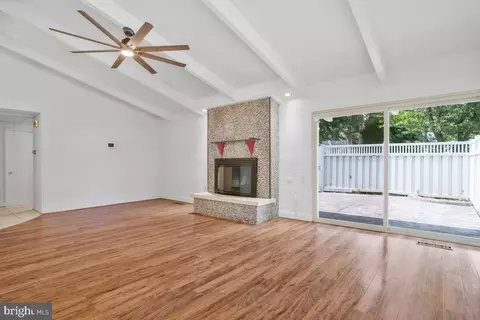 Living - 3578 Gleneagles Dr #33-A, Silver Spring, MD 20906 photo 3 of 5