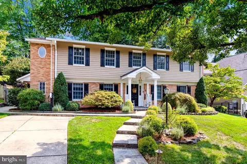 7012 Richard Dr, Bethesda, MD 20817