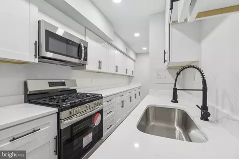 2202 Greenery Ln #202, Silver Spring, MD 20906