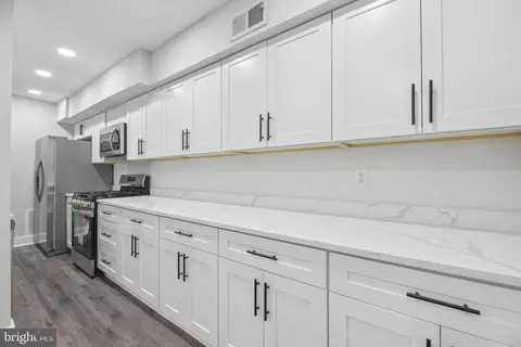 2202 Greenery Ln #202, Silver Spring, MD 20906 photo 2