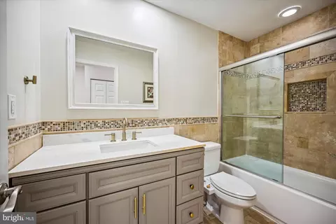 Bath - 800 Hillsboro Dr, Silver Spring, MD 20902 photo 2 of 3