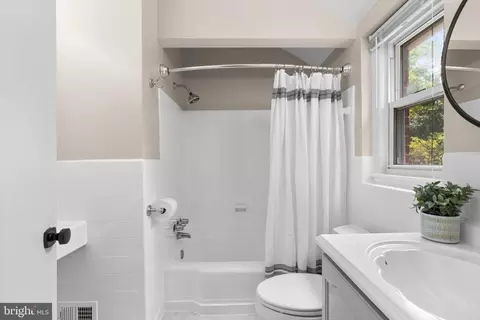 Bath - 11702 Broadview Rd, Silver Spring, MD 20902 photo 2 of 3