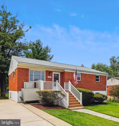 4818 Creek Shore Dr, Rockville, MD 20852