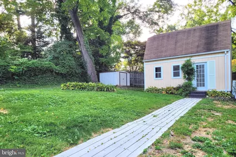 Exterior - 2005 Grace Church Rd, Silver Spring, MD 20910 photo 4 of 6