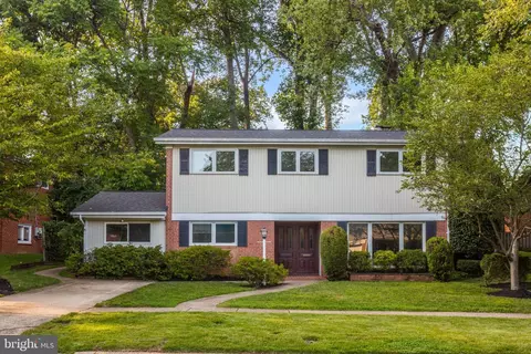 6207 Stardust Ln, Bethesda, MD 20817