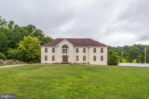 10302 Oaklyn Dr, Potomac, MD 20854