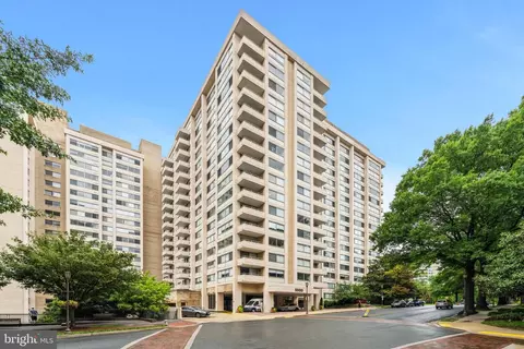 5500 Friendship Blvd #1729N, Chevy Chase, MD 20815