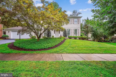 1741 Crestview Dr, Potomac, MD 20854