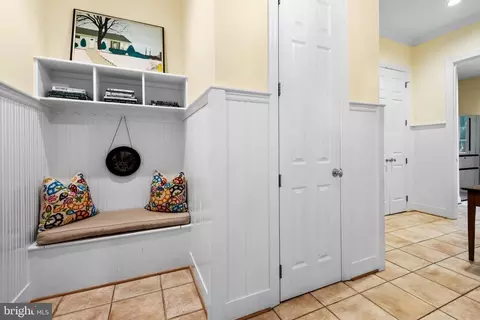 Entry Way - 11217 River View Dr, Potomac, MD 20854 photo 12 of 15