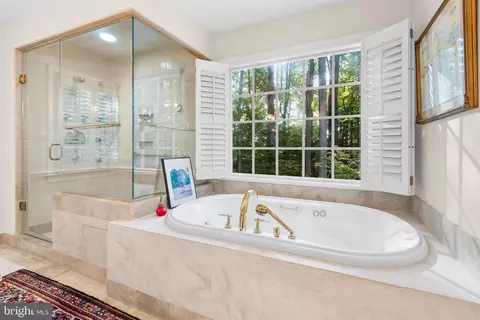 Bath - 11217 River View Dr, Potomac, MD 20854 photo 4 of 7
