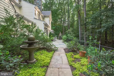 Exterior - 11217 River View Dr, Potomac, MD 20854 photo 11 of 13