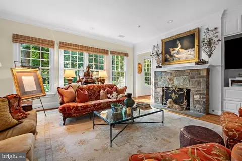 Living - 11217 River View Dr, Potomac, MD 20854 photo 2 of 11
