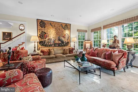 Living - 11217 River View Dr, Potomac, MD 20854 photo 4 of 11
