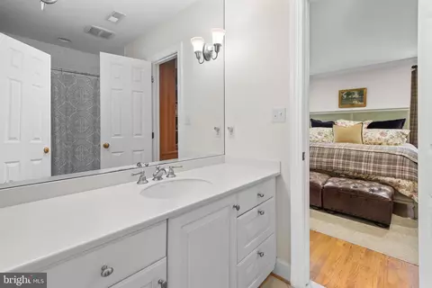Bath - 11217 River View Dr, Potomac, MD 20854 photo 5 of 7