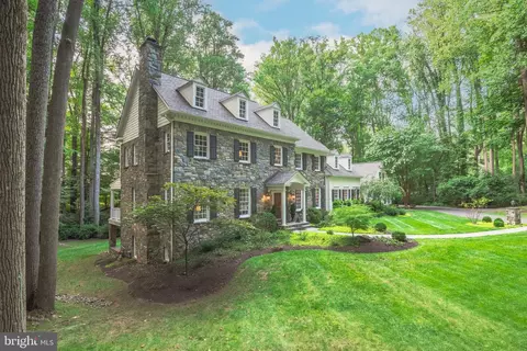 Exterior - 11217 River View Dr, Potomac, MD 20854 photo 4 of 13