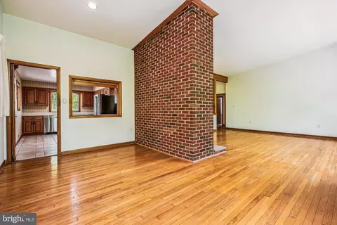11621 Springridge Rd, Potomac, MD 20854 photo 13