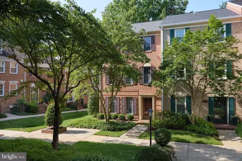 5217 Crown St #8, Bethesda, MD 20816
