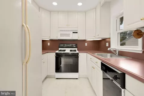 Kitchen - 2619 Cory Ter, Silver Spring, MD 20902 photo 8 of 9