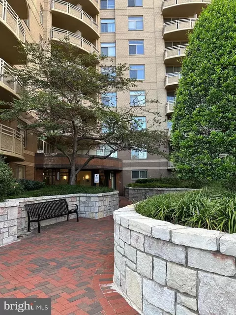 7111 Woodmont Ave #714, Chevy Chase, MD 20815