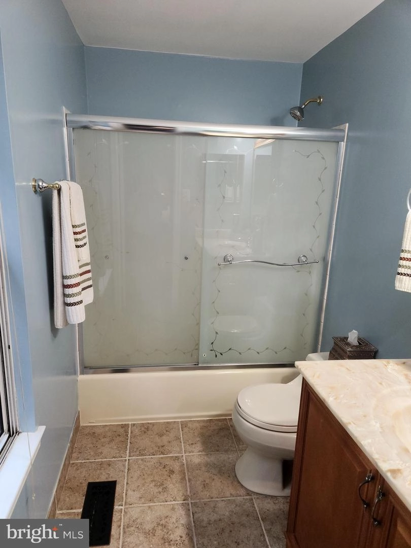Bath - 14920 Carriage Square Dr, Silver Spring, MD 20906 photo 2 of 4