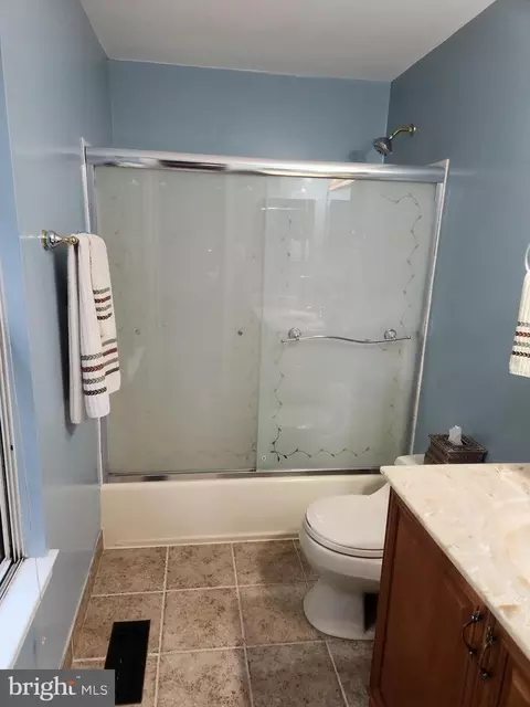Bath - 14920 Carriage Square Dr, Silver Spring, MD 20906 photo 2 of 4