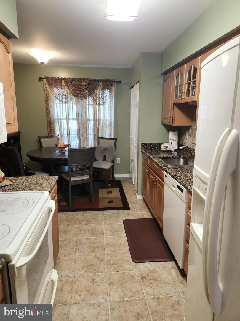 Kitchen - 14920 Carriage Square Dr, Silver Spring, MD 20906 photo 2 of 2