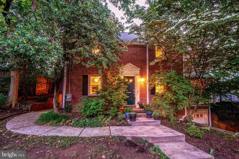 Exterior - 4 Park Valley Rd, Silver Spring, MD 20910 photo 2 of 17