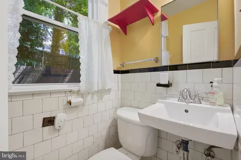 Bath - 4 Park Valley Rd, Silver Spring, MD 20910 photo 1 of 5