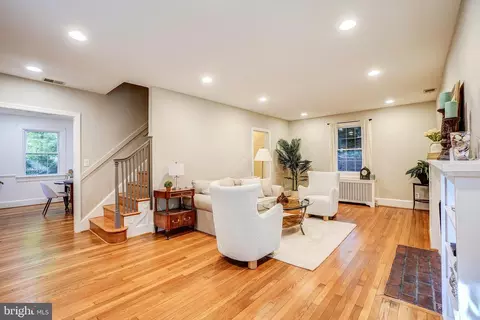Living - 4 Park Valley Rd, Silver Spring, MD 20910 photo 1 of 2