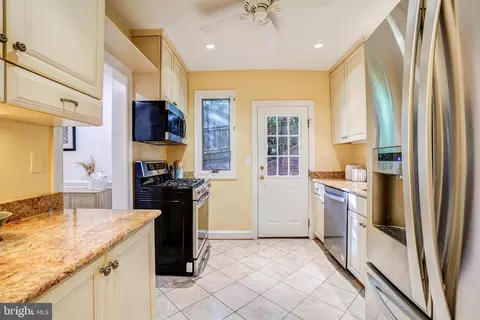 Kitchen - 4 Park Valley Rd, Silver Spring, MD 20910 photo 2 of 3