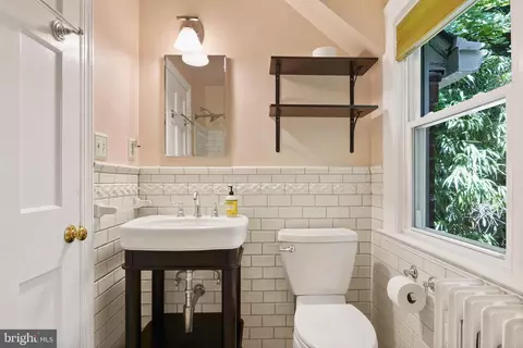 Bath - 4 Park Valley Rd, Silver Spring, MD 20910 photo 4 of 5