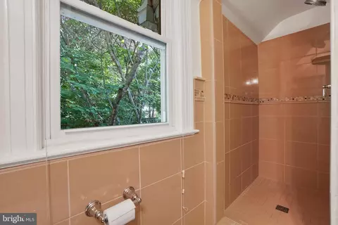 Bath - 4 Park Valley Rd, Silver Spring, MD 20910 photo 3 of 5